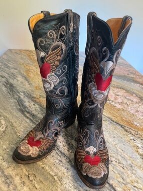 Old Gringo Grace Western Boots
Red Heart & Wing Embroidery 
Size 9